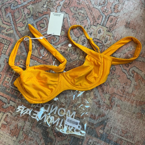 Monday Swimwear Sorrento Bikini Top in Mango Shiny – Size M (NWT) - Picture 1 of 3